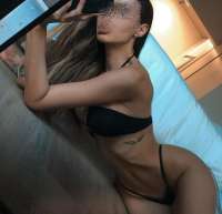 Ateşli escort Dora
