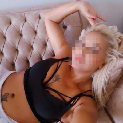 Dövmeli escort Çiçek