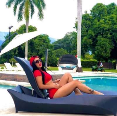 Genç ve doyumsuz escort bayan Çolpan